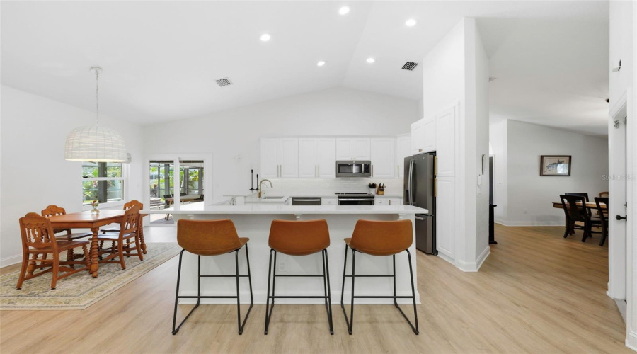 Clearwater, Florida 33761, 4 Bedroom Bedrooms, ,3 Bathroombathrooms,Residential,For Sale,Lake Shore,0,Mfra4702568
