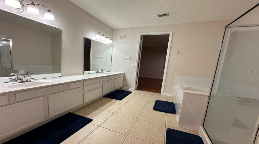 Orlando, Florida 32819, 3 Bedroom Bedrooms, ,2 Bathroombathrooms,Residential,For Sale,Shoreway,0,Mfro6373285