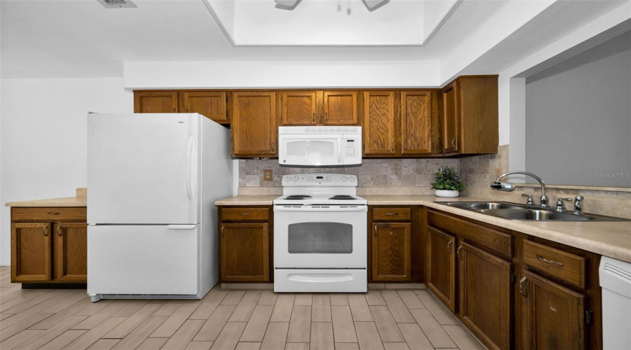 Palm Harbor, Florida 34685, 2 Bedroom Bedrooms, ,2 Bathroombathrooms,Residential,For Sale,Hillmoor,0,Mfrtb8525676
