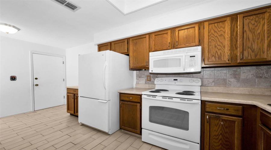 Palm Harbor, Florida 34685, 2 Bedroom Bedrooms, ,2 Bathroombathrooms,Residential,For Sale,Hillmoor,0,Mfrtb8525676