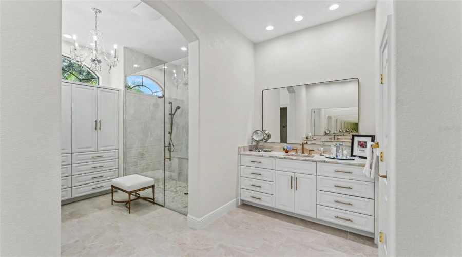 Lakeland, Florida 33813, 5 Bedroom Bedrooms, ,4 Bathroombathrooms,Residential,For Sale,Crescent Woods,0,Mfrl4963663