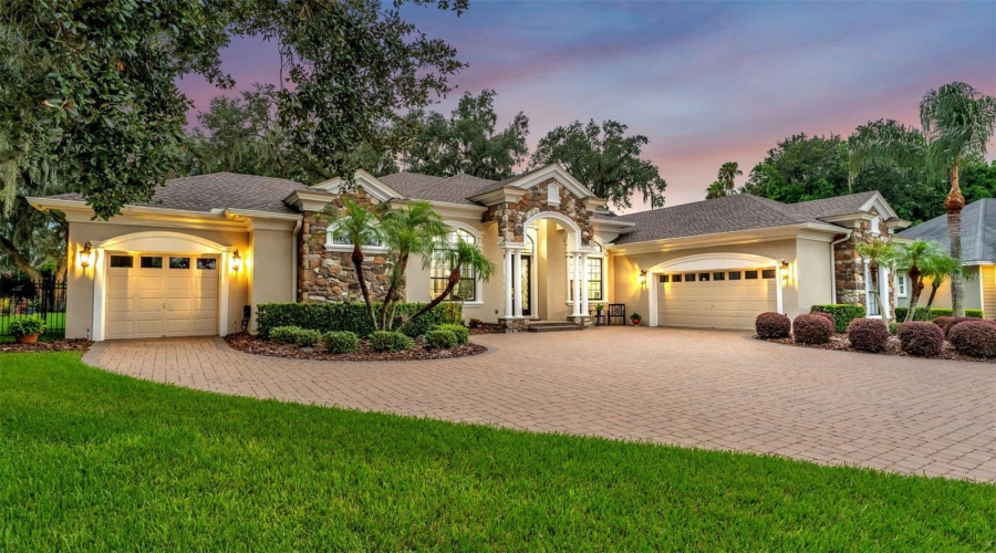 Lakeland, Florida 33813, 5 Bedroom Bedrooms, ,4 Bathroombathrooms,Residential,For Sale,Crescent Woods,0,Mfrl4963663