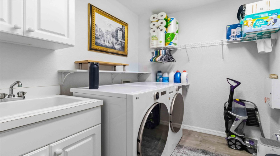 Tampa, Florida 33611, 4 Bedroom Bedrooms, ,3 Bathroombathrooms,Residential,For Sale,Bayshore Trails,0,Mfrtb8508991