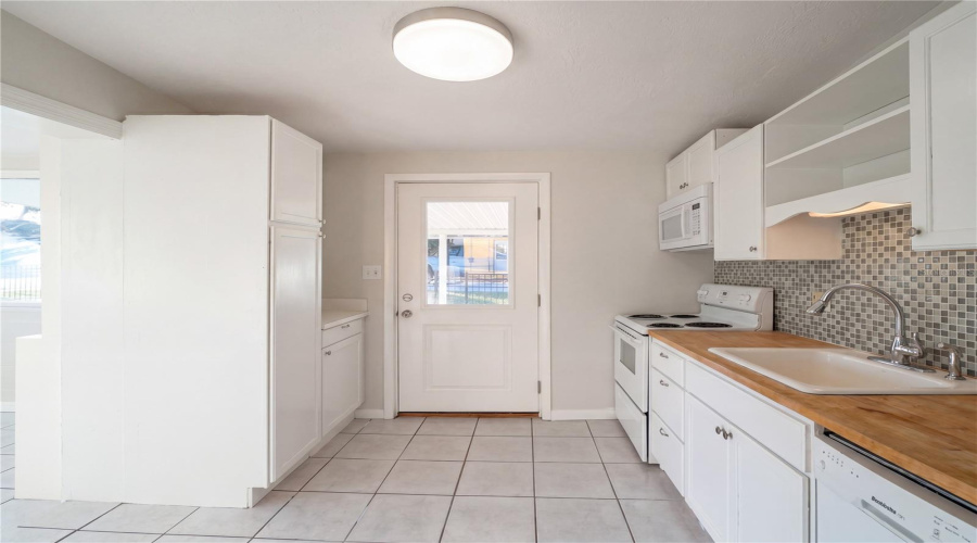 Edgewater, Florida 32132, 2 Bedroom Bedrooms, ,1 Bathroombathrooms,Residential,For Sale,New York,0,Mfro6406870