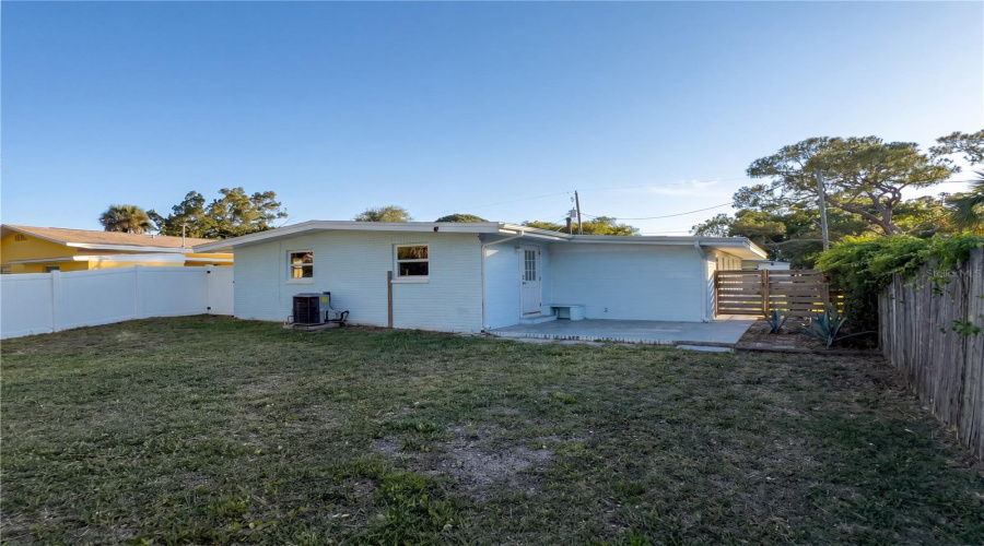 Edgewater, Florida 32132, 2 Bedroom Bedrooms, ,1 Bathroombathrooms,Residential,For Sale,New York,0,Mfro6406870