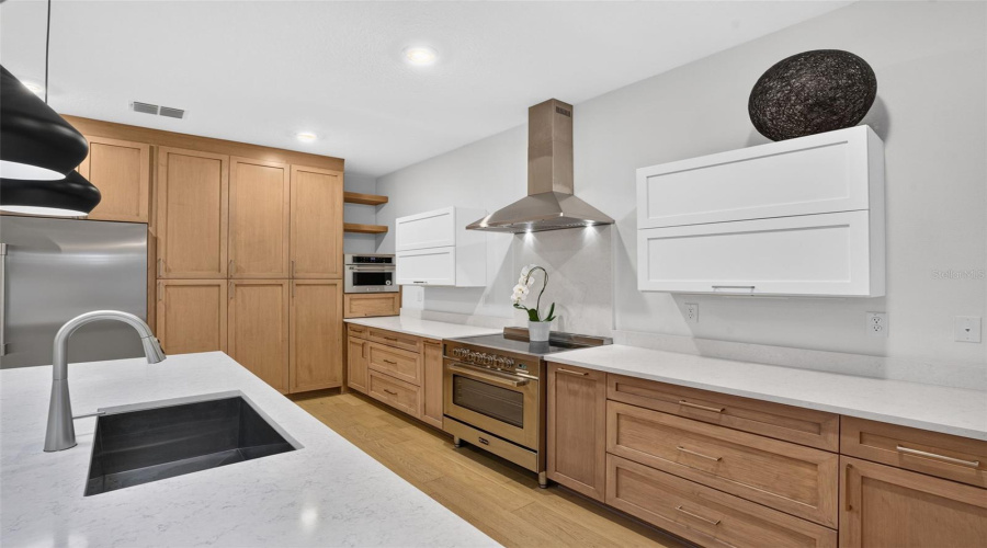 Tampa, Florida 33611, 5 Bedroom Bedrooms, ,3 Bathroombathrooms,Residential,For Sale,6Th,0,Mfrtb8529258