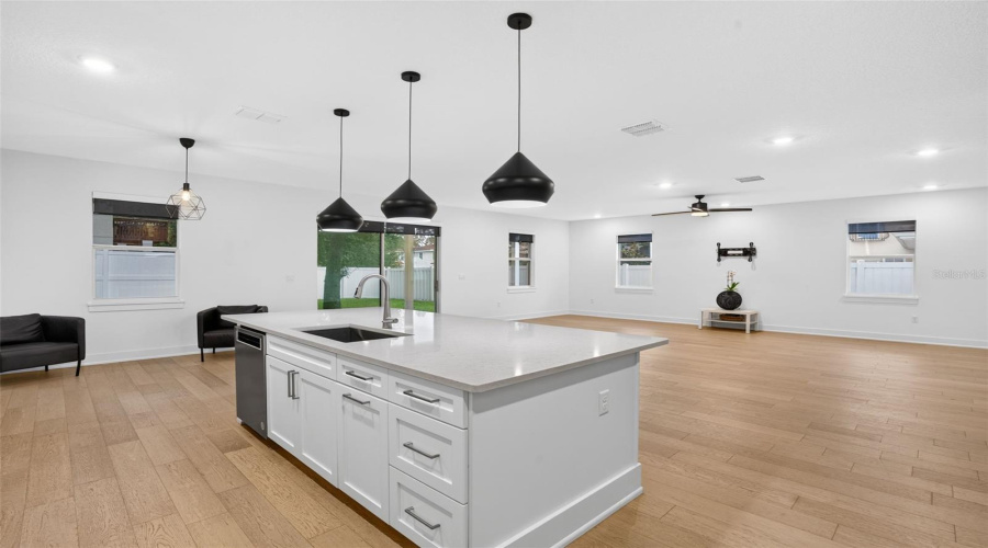 Tampa, Florida 33611, 5 Bedroom Bedrooms, ,3 Bathroombathrooms,Residential,For Sale,6Th,0,Mfrtb8529258