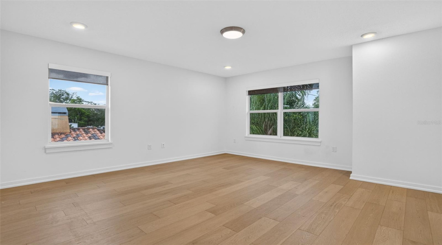 Loft Area Upstairs-Flex Space-Family Room Or Office Space