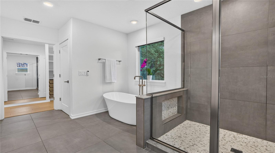 Tampa, Florida 33611, 5 Bedroom Bedrooms, ,3 Bathroombathrooms,Residential,For Sale,6Th,0,Mfrtb8529258