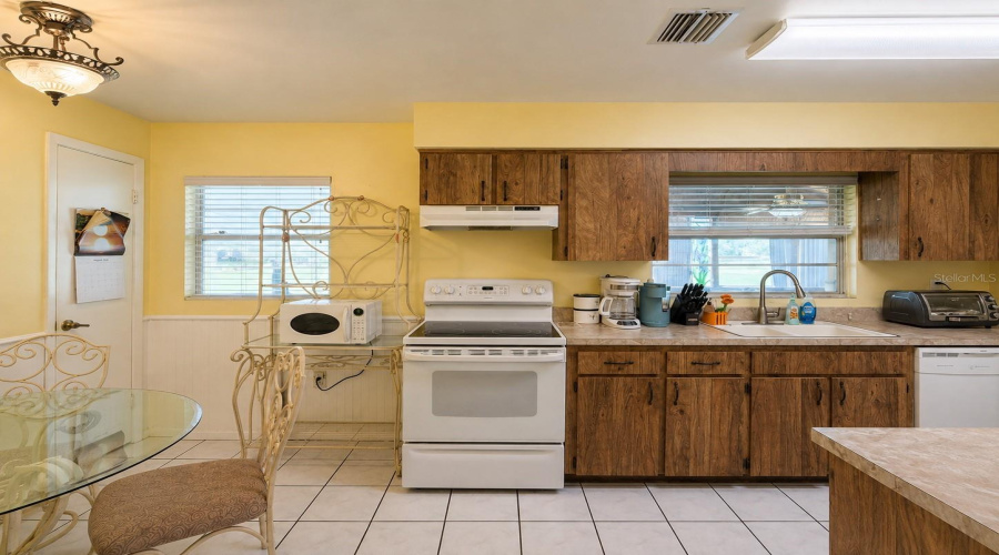 Kissimmee, Florida 34741, 3 Bedroom Bedrooms, ,2 Bathroombathrooms,Residential,For Sale,Green Meadow,0,Mfro6436317
