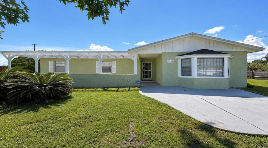 Kissimmee, Florida 34741, 3 Bedroom Bedrooms, ,2 Bathroombathrooms,Residential,For Sale,Green Meadow,0,Mfro6436317