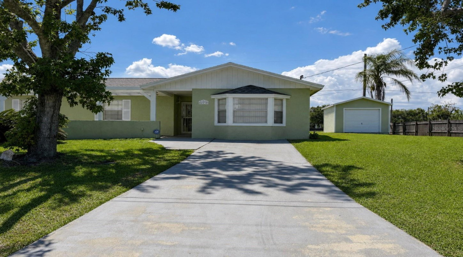 Kissimmee, Florida 34741, 3 Bedroom Bedrooms, ,2 Bathroombathrooms,Residential,For Sale,Green Meadow,0,Mfro6436317