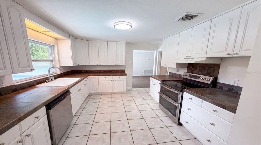 Winter Springs, Florida 32708, 3 Bedroom Bedrooms, ,2 Bathroombathrooms,Residential,For Sale,Sequoia,0,Mfro6424067