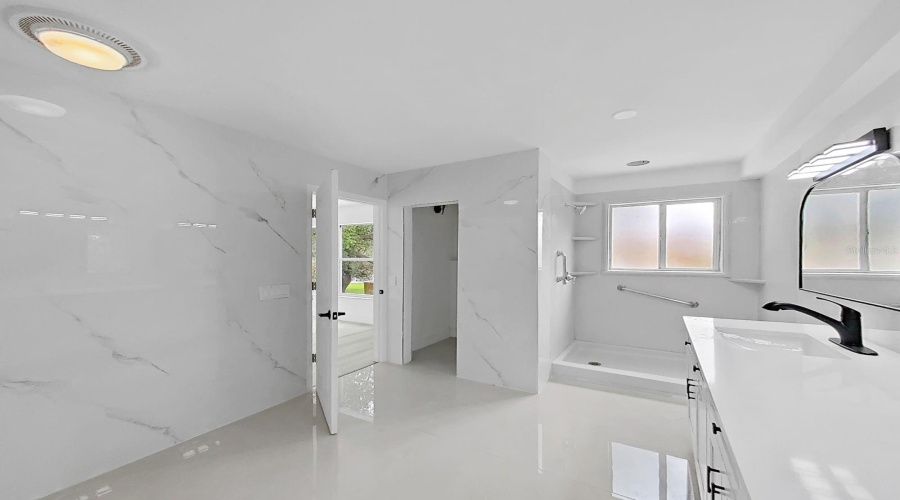 Primary En-Suite Bathroom