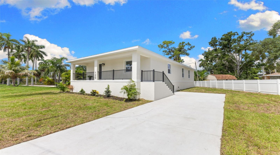 Bradenton, Florida 34208, 3 Bedroom Bedrooms, ,2 Bathroombathrooms,Residential,For Sale,Brown,0,Mfra4696980