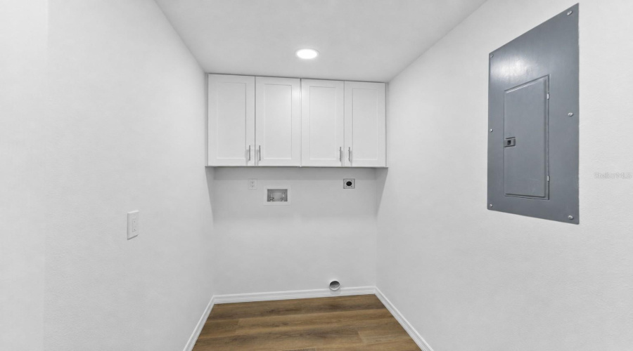 Bradenton, Florida 34208, 3 Bedroom Bedrooms, ,2 Bathroombathrooms,Residential,For Sale,Brown,0,Mfra4696980