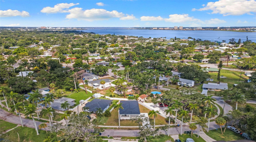 Bradenton, Florida 34208, 3 Bedroom Bedrooms, ,2 Bathroombathrooms,Residential,For Sale,Brown,0,Mfra4696980