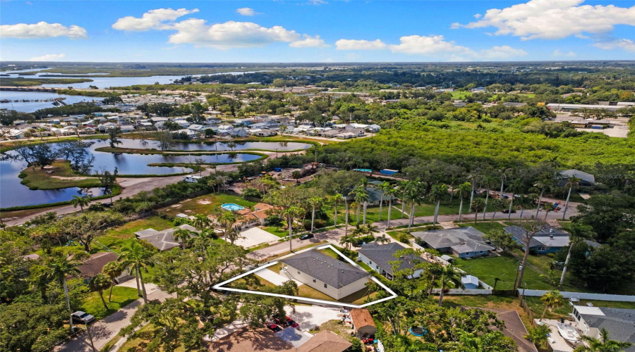 Bradenton, Florida 34208, 3 Bedroom Bedrooms, ,2 Bathroombathrooms,Residential,For Sale,Brown,0,Mfra4696980