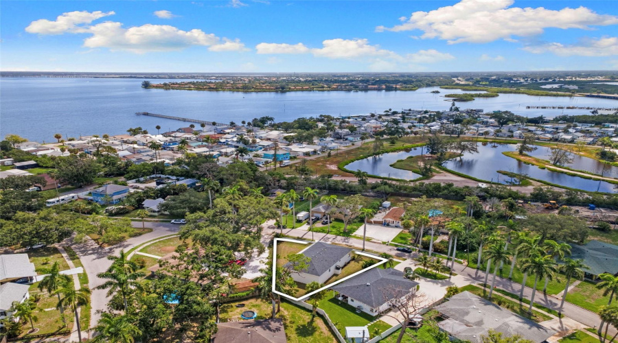 Bradenton, Florida 34208, 3 Bedroom Bedrooms, ,2 Bathroombathrooms,Residential,For Sale,Brown,0,Mfra4696980