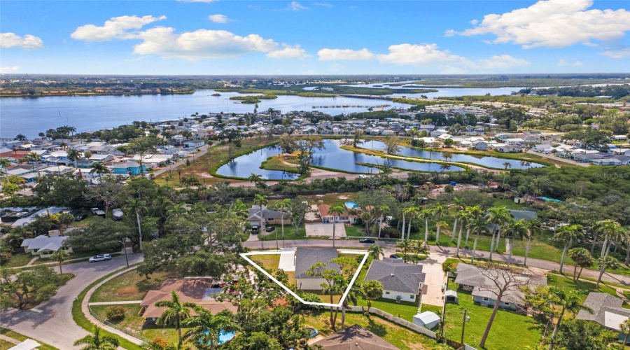Bradenton, Florida 34208, 3 Bedroom Bedrooms, ,2 Bathroombathrooms,Residential,For Sale,Brown,0,Mfra4696980