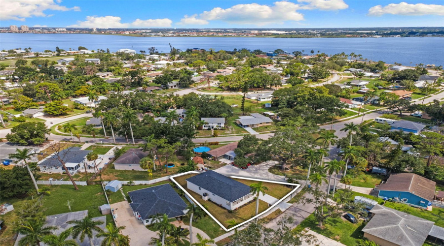 Bradenton, Florida 34208, 3 Bedroom Bedrooms, ,2 Bathroombathrooms,Residential,For Sale,Brown,0,Mfra4696980
