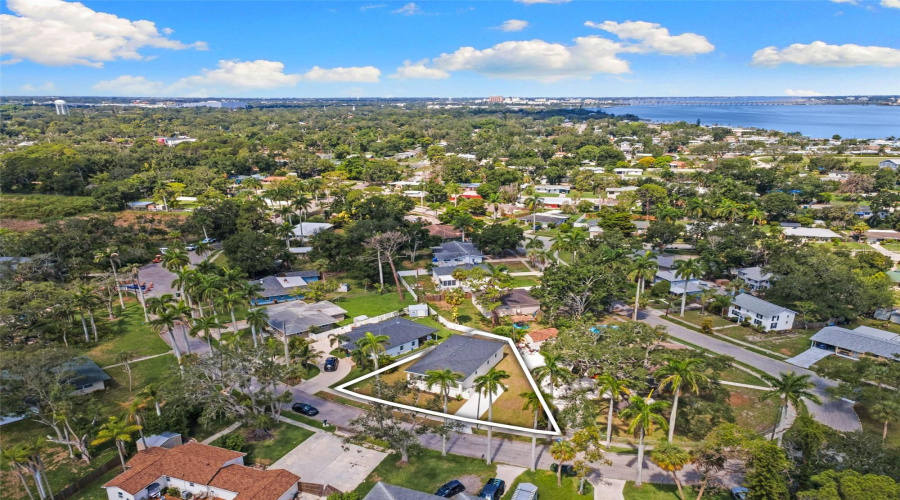 Bradenton, Florida 34208, 3 Bedroom Bedrooms, ,2 Bathroombathrooms,Residential,For Sale,Brown,0,Mfra4696980