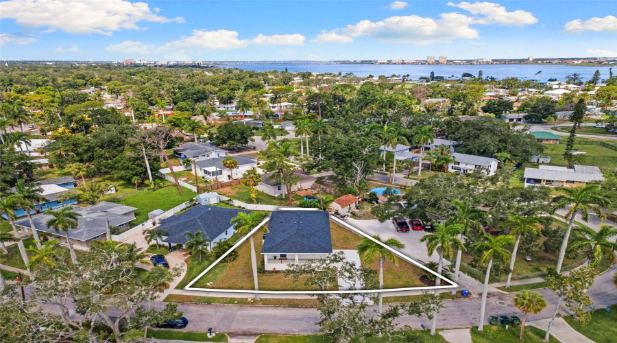 Bradenton, Florida 34208, 3 Bedroom Bedrooms, ,2 Bathroombathrooms,Residential,For Sale,Brown,0,Mfra4696980