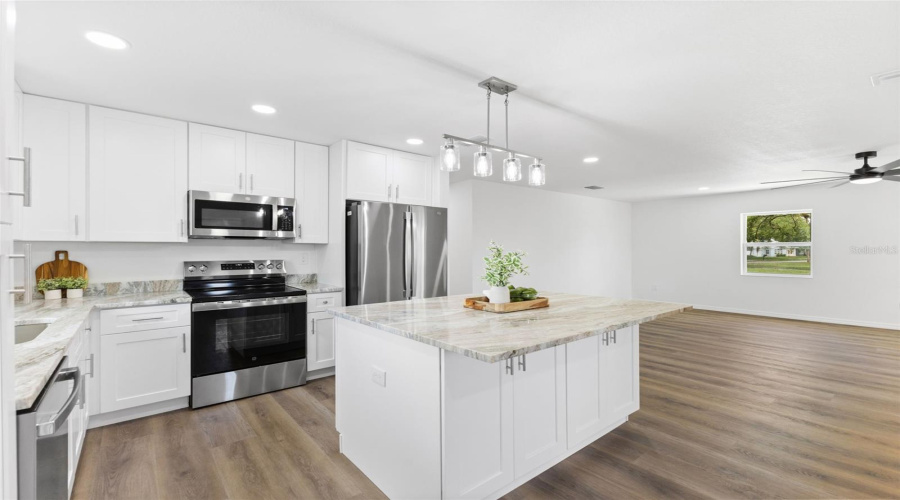 Bradenton, Florida 34208, 3 Bedroom Bedrooms, ,2 Bathroombathrooms,Residential,For Sale,Brown,0,Mfra4696980