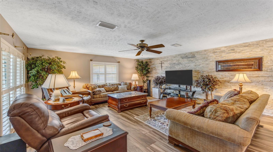 Valrico, Florida 33594, 3 Bedroom Bedrooms, ,2 Bathroombathrooms,Residential,For Sale,Highgate,0,Mfrtb8542277