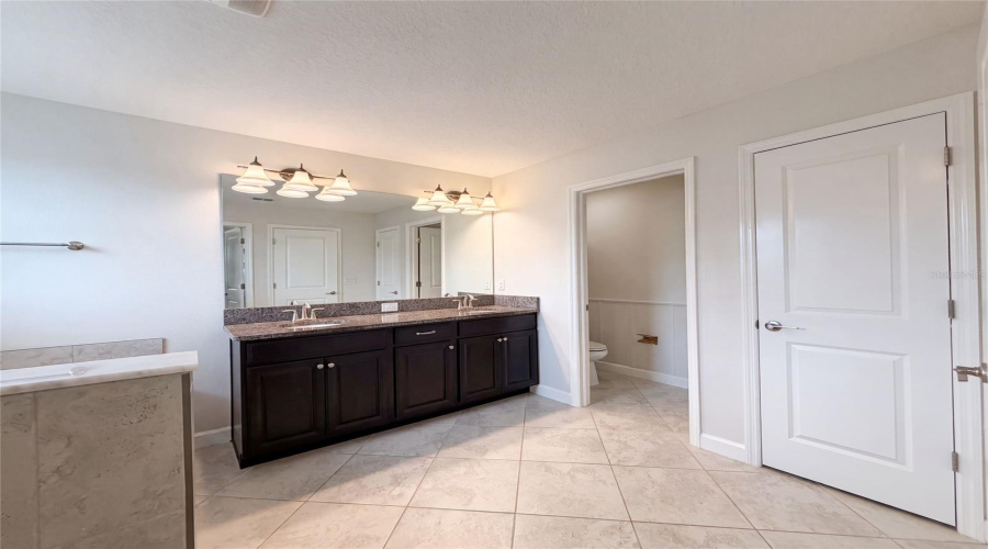 Ruskin, Florida 33573, 4 Bedroom Bedrooms, ,2 Bathroombathrooms,Residential,For Sale,Ivory,0,Mfro6428343