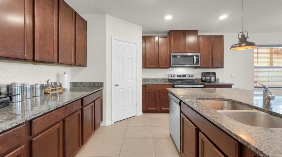 Kissimmee, Florida 34744, 4 Bedroom Bedrooms, ,2 Bathroombathrooms,Residential,For Sale,Crest,0,Mfro6409508