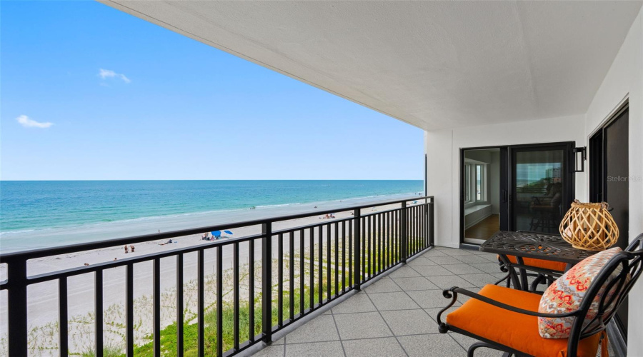 Balcony To Enjoy The Sounds Of The Water