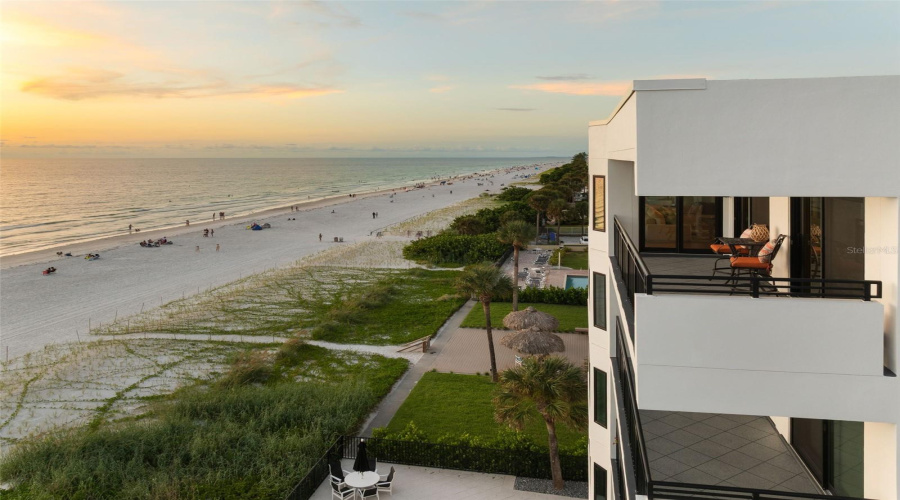 Penthouse End Unit To Enjoy Private Sunsets