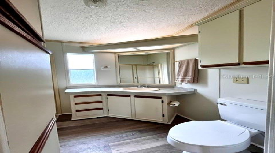 Bathroom - Lots Of Storage
