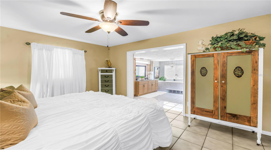 Seminole, Florida 33772, 4 Bedroom Bedrooms, ,3 Bathroombathrooms,Residential,For Sale,Ridge,0,Mfrtb8542098