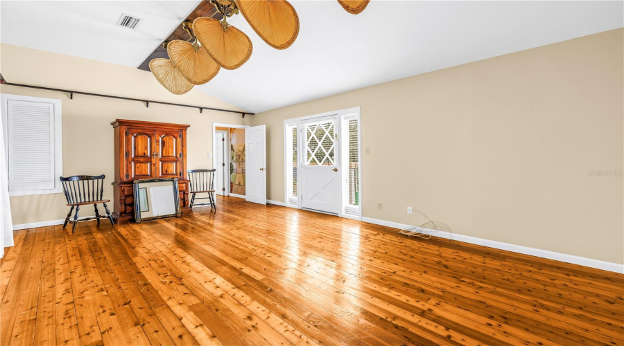 Seminole, Florida 33772, 4 Bedroom Bedrooms, ,3 Bathroombathrooms,Residential,For Sale,Ridge,0,Mfrtb8542098