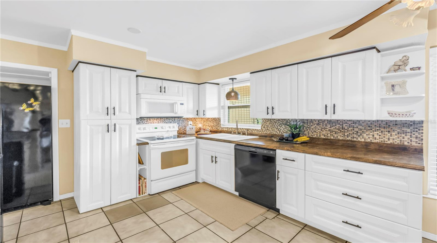 Seminole, Florida 33772, 4 Bedroom Bedrooms, ,3 Bathroombathrooms,Residential,For Sale,Ridge,0,Mfrtb8542098