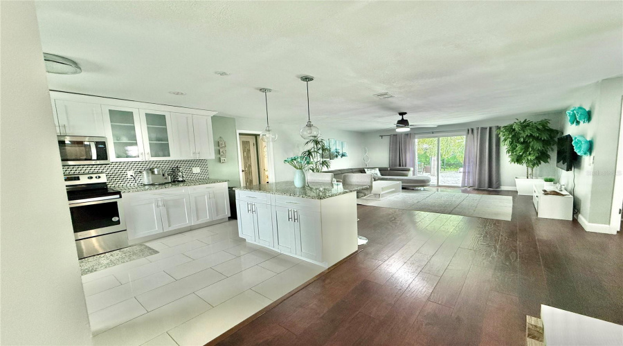 Clearwater, Florida 33756, 3 Bedroom Bedrooms, ,2 Bathroombathrooms,Residential,For Sale,Lotus,0,Mfrtb8535190