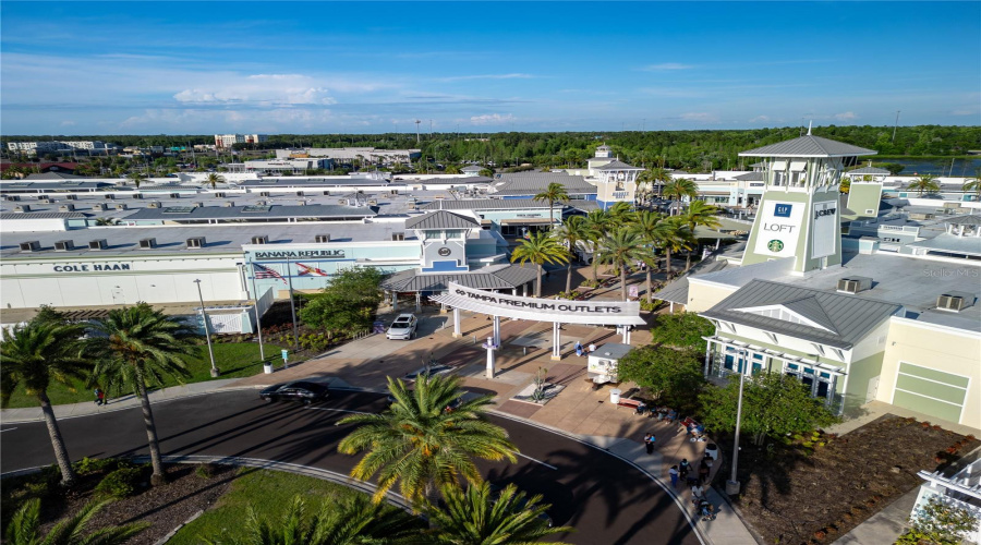 1.8 Miles From The Tampa Outlets + Lots Of Shopping &Amp; Dinning!