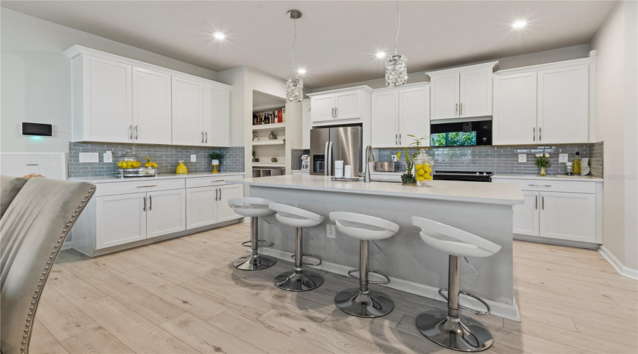 Open Kitchen + Dinning Area