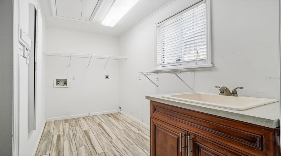 New Port Richey, Florida 34652, 5 Bedroom Bedrooms, ,3 Bathroombathrooms,Residential,For Sale,Executive,0,Mfro6399373