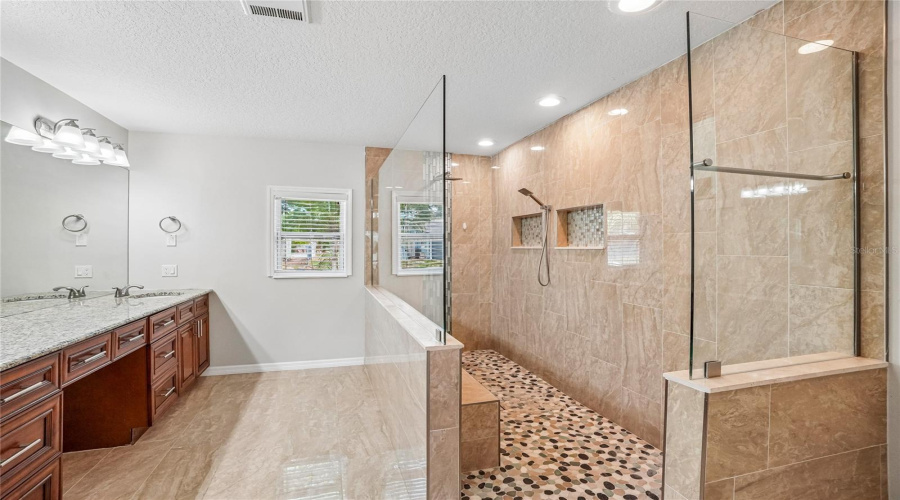 New Port Richey, Florida 34652, 5 Bedroom Bedrooms, ,3 Bathroombathrooms,Residential,For Sale,Executive,0,Mfro6399373