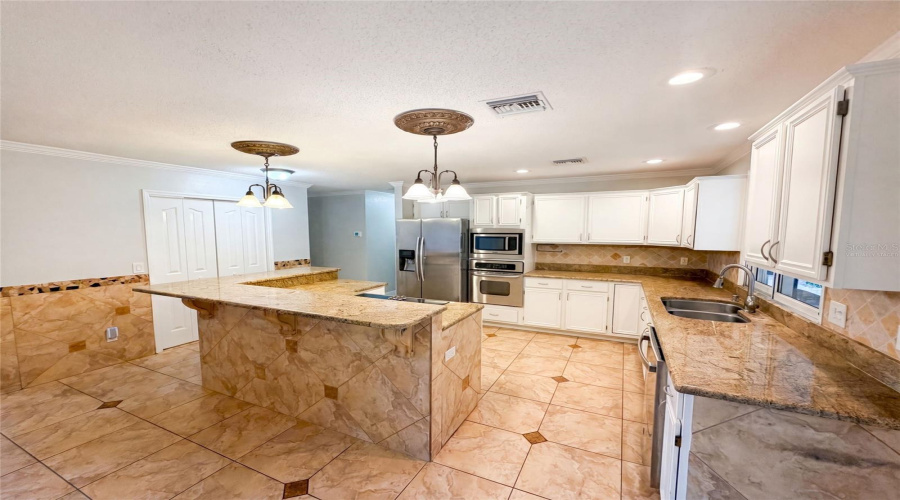 Lake Mary, Florida 32746, 3 Bedroom Bedrooms, ,2 Bathroombathrooms,Residential,For Sale,Sprucewood,0,Mfro6418607