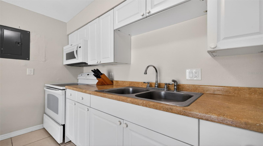 Clearwater, Florida 33764, 1 Bedroom Bedrooms, ,1 Bathroombathrooms,Residential,For Sale,Bay,0,Mfrtb8480752