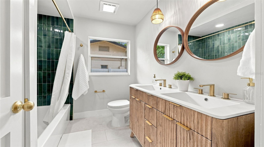 Tampa, Florida 33610, 3 Bedroom Bedrooms, ,1 Bathroombathrooms,Residential,For Sale,Hanna,0,Mfrtb8541195