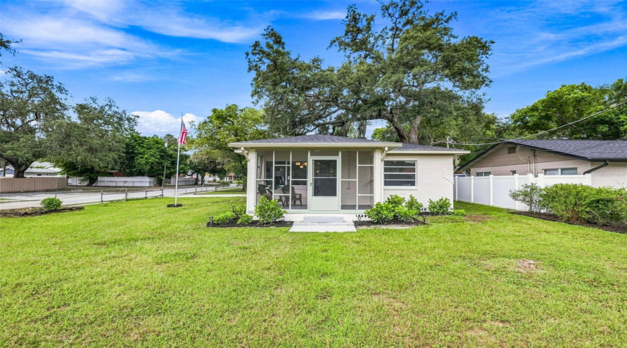 Tampa, Florida 33610, 3 Bedroom Bedrooms, ,1 Bathroombathrooms,Residential,For Sale,Hanna,0,Mfrtb8541195