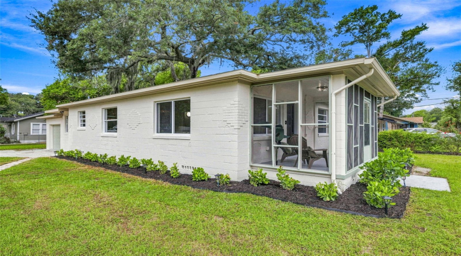Tampa, Florida 33610, 3 Bedroom Bedrooms, ,1 Bathroombathrooms,Residential,For Sale,Hanna,0,Mfrtb8541195
