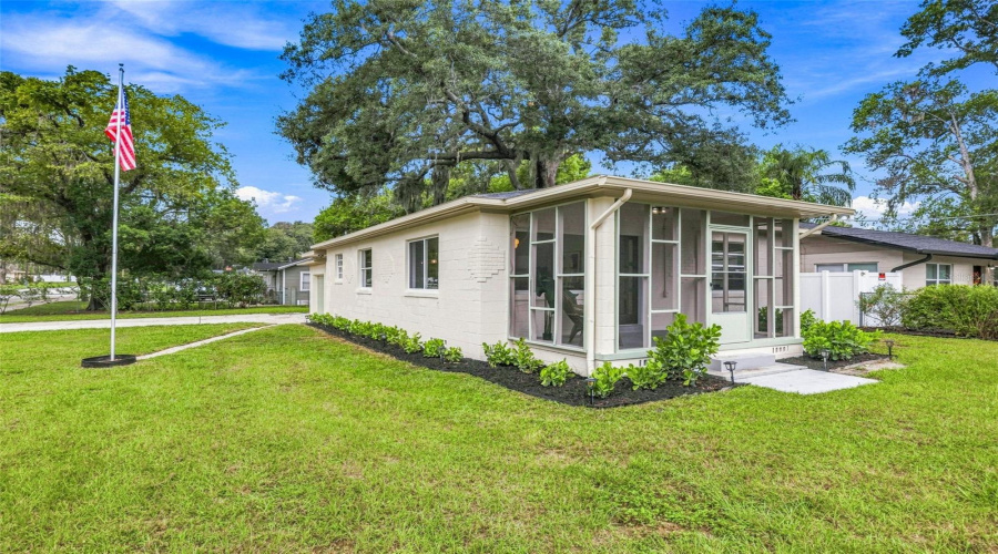 Tampa, Florida 33610, 3 Bedroom Bedrooms, ,1 Bathroombathrooms,Residential,For Sale,Hanna,0,Mfrtb8541195