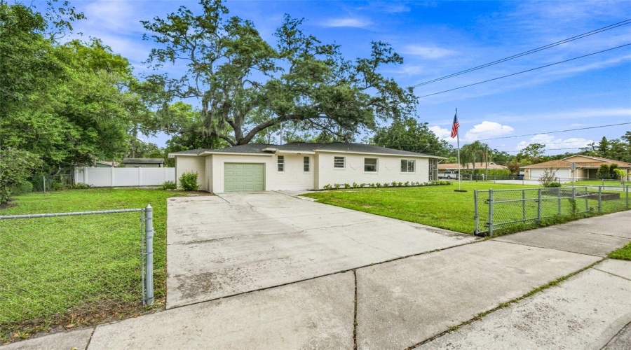 Tampa, Florida 33610, 3 Bedroom Bedrooms, ,1 Bathroombathrooms,Residential,For Sale,Hanna,0,Mfrtb8541195