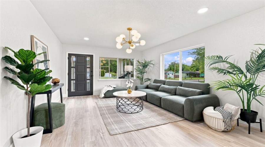 Tampa, Florida 33610, 3 Bedroom Bedrooms, ,1 Bathroombathrooms,Residential,For Sale,Hanna,0,Mfrtb8541195